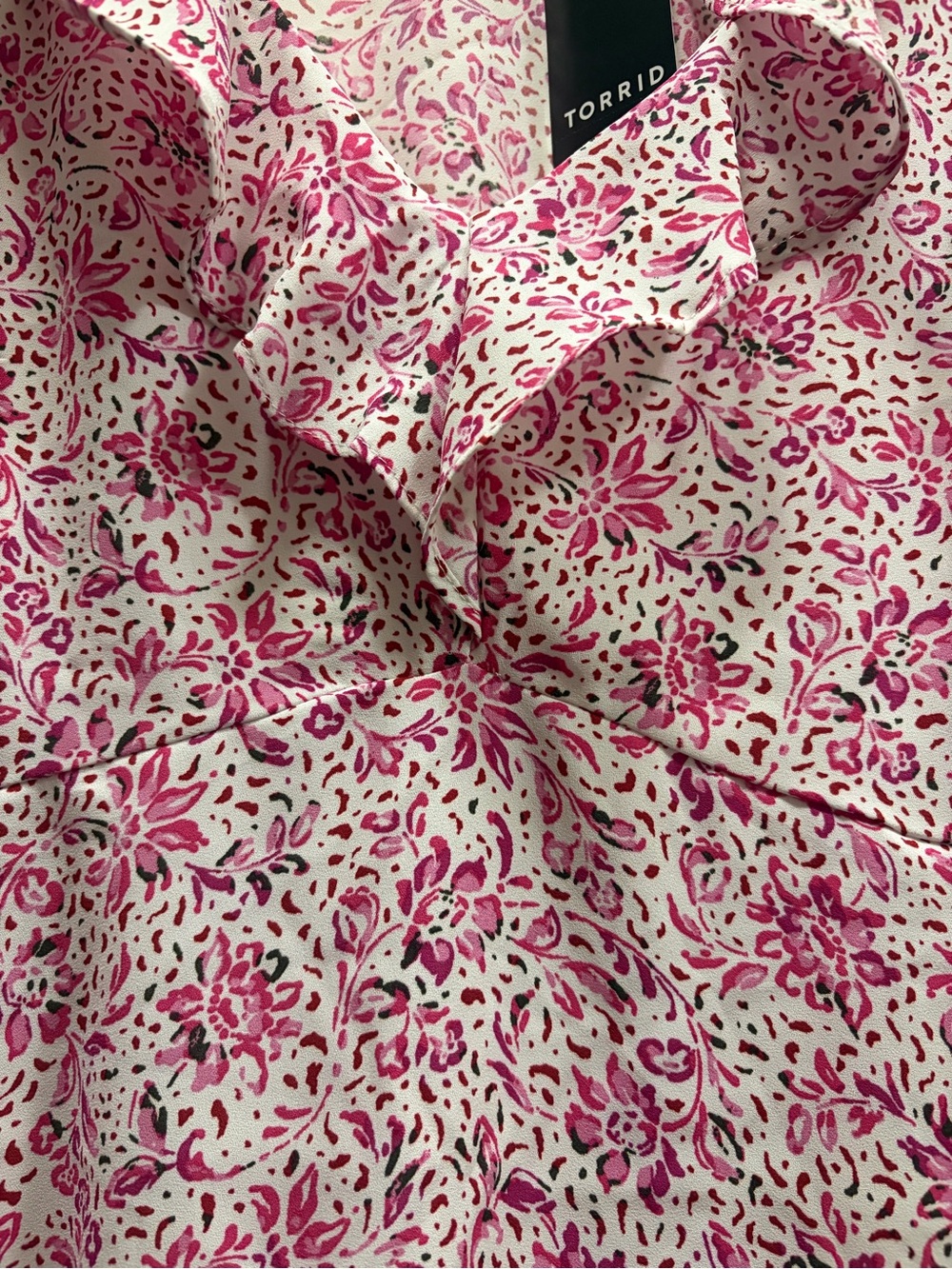 NWT Torrid Georgette Floral Flutter Sleeve V-Neck Blouse Size 00 M/L - Picture 5 of 9